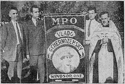 Свещеник Георги Николов с членове на МПО „Владо Черноземски“ в Уиндзор, Онтарио, 1936 г.