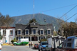 Palacio Municipal, im Hintergrund der Xocotépetl