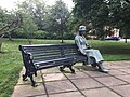 Newcastle under Lyme, Vera Brittain sculpture à Brampton Park.