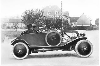 Automobil OMEGA při předvádění dne 18. října 1923 na továrním dvoře