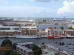 Vy över hamnen, med Dunkerques marinmuseum och museifartyg i mitten