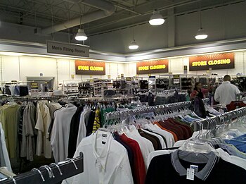 English: Interior of the JCPenney Outlet store...