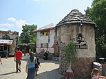 Zoo Gorilla Village в окръг Седжуик 2013.JPG