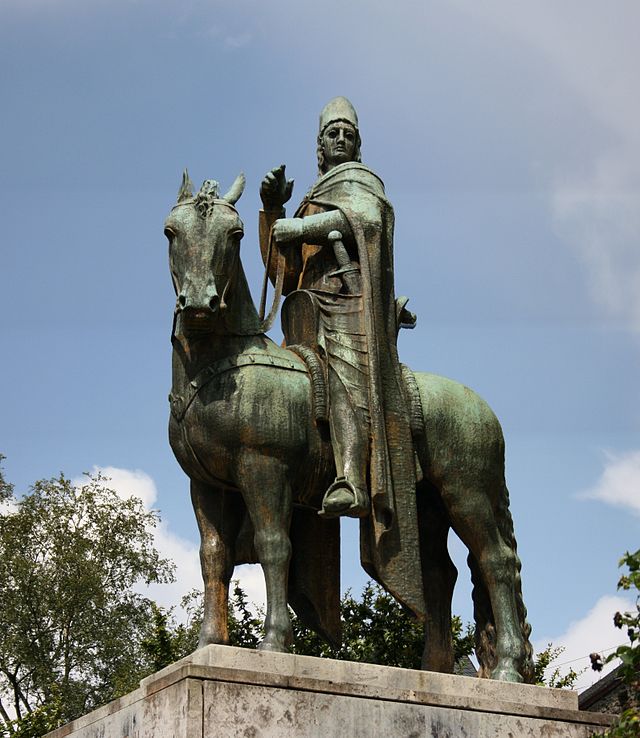 Statue av erkebiskop Engelbert p&#229; Schloss Burg av Paul Wynand