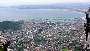 Teilansicht der Stadt Kapstadt mit dem Hafen