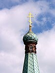 En av kupolerna med ett ortodoxt kors på.