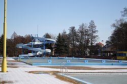 Bazény s tobogánem v říčních lázních Polanka v Třebíči