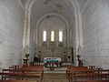 La nef, avec mur plat et trois baies style commanderie templière de Charente