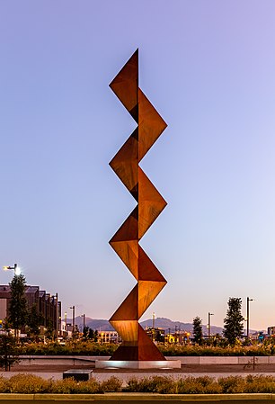 新西蘭基督城一件由Sēmisi Fetokai Potauaine設計的雕塑「Vaka 'A Hina」。