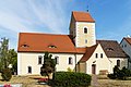 Kirche mit Ausstattung, Kirchhof, Einfriedungsmauer, ein Grabmal und Denkmal für die Gefallenen des Ersten Weltkrieges