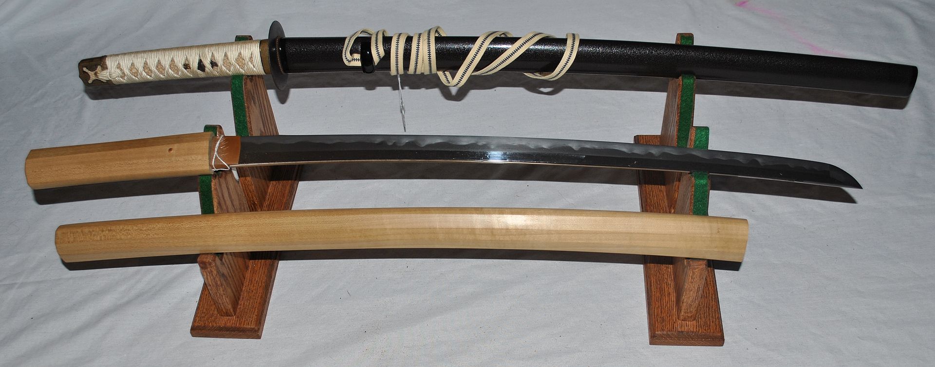 1920px Antique Japanese katana