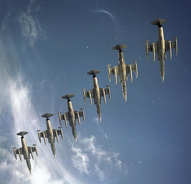 File:Bundesarchiv B 145 Bild-F027437-0009, Flugzeuge F-104 Starfighter, MFG 1.jpg