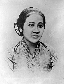Description de l'image COLLECTIE TROPENMUSEUM Portret van Raden Ajeng Kartini TMnr 10018776.jpg.