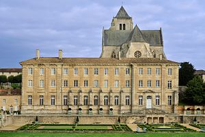 Abbaye royale de Celles-sur-Belle, façade sur jardins, vue vers l'est