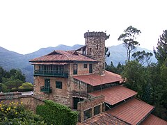 Estación de teleférico y de funicular