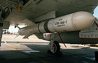 航空機（A-4 スカイホーク）の胴体下ハードポイントに搭載されたAGM-84 ハープーン。空中発射型のため、尾部に固体燃料ブースターを装備していない。