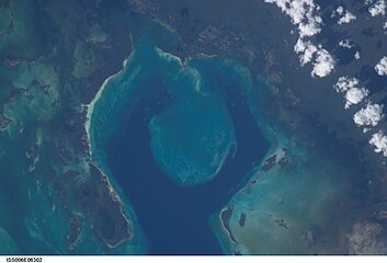 Baie de Cazones (en) avec cayo El Calvario sur son sud-est et cayo Diego Pérez sur son sud-ouest