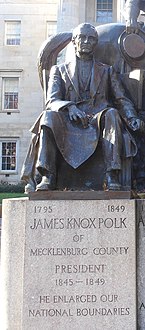 Статуя Джеймса Нокса Полка.JPG