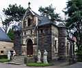 Einzeldenkmale der Sachgesamtheit Striesener Friedhof: Kapelle bzw. Feierhalle einschl. Portalfiguren der einstigen Erlöserkirche (Einzeldenkmale zu ID-Nr. 09304433)