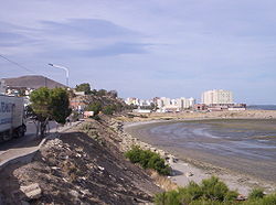 La Ruta 3 atravesando la zona donde se ubicó la parada ubicada ras de la costa. Actualmente, la zona cambiada radicalmente por el Costanera Shopping y un gran murallón costero.