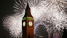 Foto langsung yang menunjukkan kemeriahan malam Tahun Baru di London.
