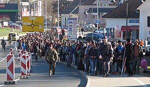 Migrants and the monitoring Slovenian army at the border of Gornja Radgona, Styria, Slovenia, in 2015 Ministrica obiskala pripadnike Slovenske vojske in URSZR, ki pomagajo v nastanitvenem centru in na meji 01.JPG