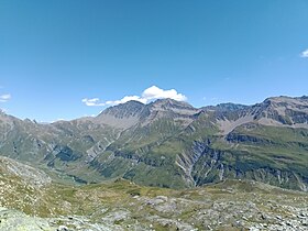 La montagne de la Seigne vue depuis le col de Mya à l'ouest par-delà la vallée des Glaciers.