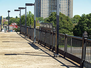 Morrison–Sound View Avenues (IRT Pelham Line) by David Shankbone.jpg