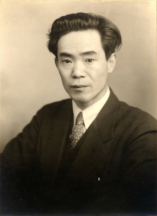 Description de l'image Nakaya Ukichiro in 1946.jpg.