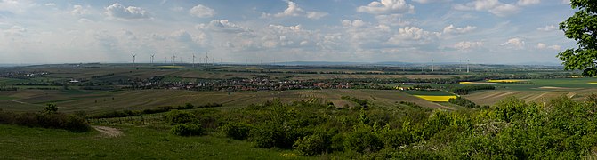 Blick in nördliche Richtung über Bechtolsheim bis zum Taunus