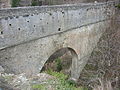 Древнеримский мост-аквадук Пон-д'Эль (фр. Pont d'Aël) над потоком Гранд-Эйвья (фр. Grand-Eyvia), при входе в Коньскую долину (фр. val de Cogne)