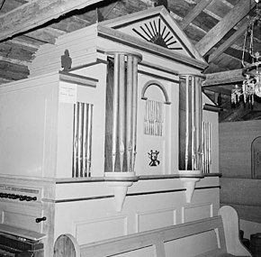 Orgelfasaden från 1828.