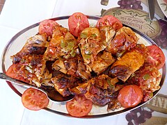 Poulet grillé à la tomate.