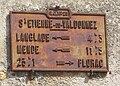 Ancienne plaque de signalisation routière indiquant les directions de Mende, Florac et Langlade.
