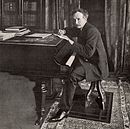 Штраус за фортепиано 1902.jpg