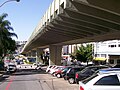 Viaduto "Laurão" visto quase completamente a partir de uma de suas vias de acesso.