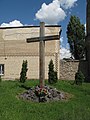 Пам'ятний хрест жертвам Голодомору біля Летичівського замку