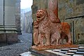 Стилофорний лев у базиліці Санта-Марія-Маджоре (Бергамо)