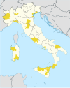 Karta över Italiens provinser med storstadsregionerna markerade i gult.