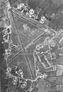 Photo aérienne de l’aérodrome de Debach - 15 avril 1946.