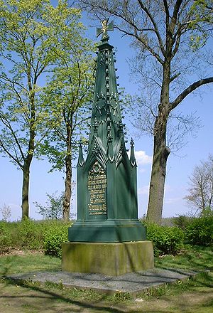 Мемориал на месте сражения при Денневице, возведённый в 1817 в поселке Нидергёрсдорф