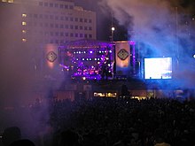 Detroit Electronic Music Festival Detroit Electronic Music Festival 2002 main stage and crowd after dark.jpg