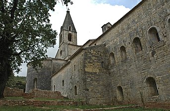 Vue de l'abbatiale depuis le nord.