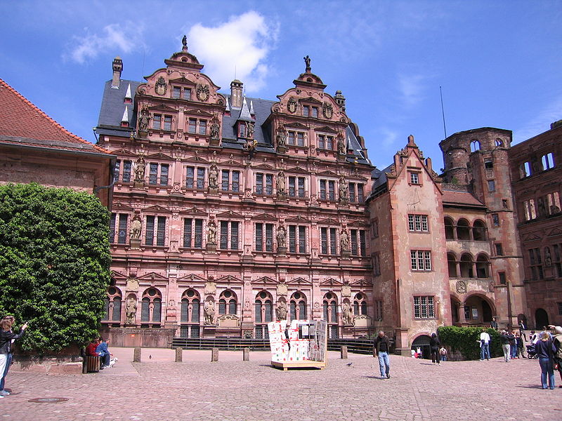 http://upload.wikimedia.org/wikipedia/commons/thumb/2/24/HeidelbergFriedrichsbau.jpg/800px-HeidelbergFriedrichsbau.jpg