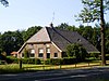 Hoeve "Schans" met luiken voor de vensters en oude roedenverdeling. Fragmenten van ouder muurwerk