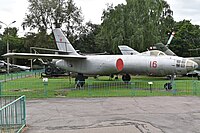 Ilyushin Il-28 ’16 red’ (37995220605).jpg