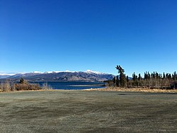 Jezero Kluane Lake a severní část pohoří svatého Eliáše