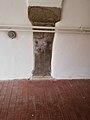 Přízemí domu – kamenický detail v chodbě