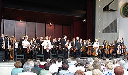 A Miskolci Szimfonikus Zenekar a 2010. június 24-én tartott promenád koncerten, karmester: Kovács László (Miskolci Nemzeti Színház Nyári színháza)