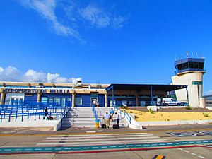 Zugang zum Flughafen von der Landebahn